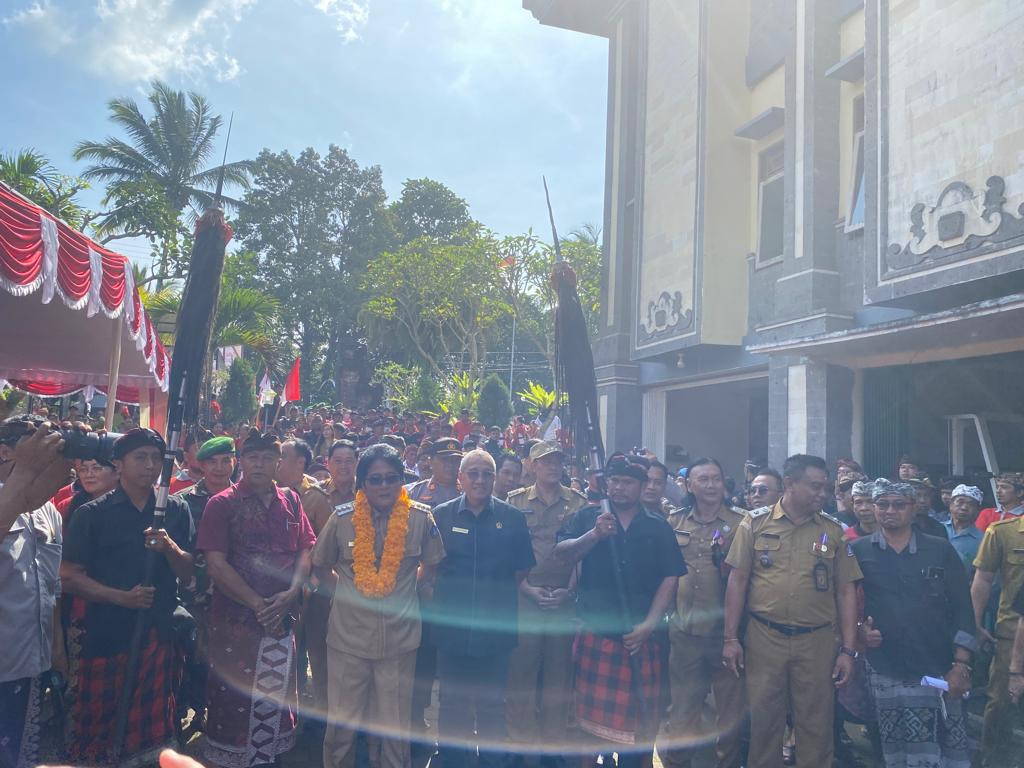 Bapak Bupati Badung Membantu Pembangunan Se-Kecamatan Petang Melalui Pemberian Dana BKK